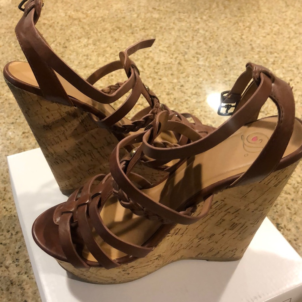 DAINTY HOOLIGAN Size 8 wedges